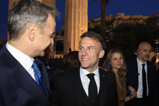 Η ιστορία της ρήτρας αμοιβαίας συνδρομής πέρα από τους κυβερνητικούς πανηγυρισμούς